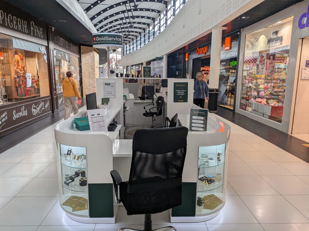 Kiosque de l'agence Gold Service Angers en centre commercial