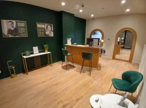 Photo de l'intérieur de la nouvelle agence Gold Service Toulon située au sein du centre commercial Mayol